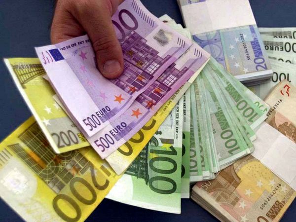 Torino, truffa ai danni di due svizzeri con facsimile di banconote