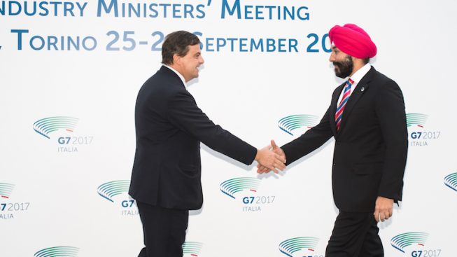 ministro-calenda-handshakes-g7-industria-ict-5beab1fd1-9c95-c74a-09a8-994d34608ea8.jpg