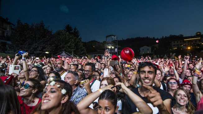 robbie-williams-in-concerto-presso-collisioni-festival-a-barolo.jpg