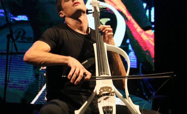 2cellos25.jpg