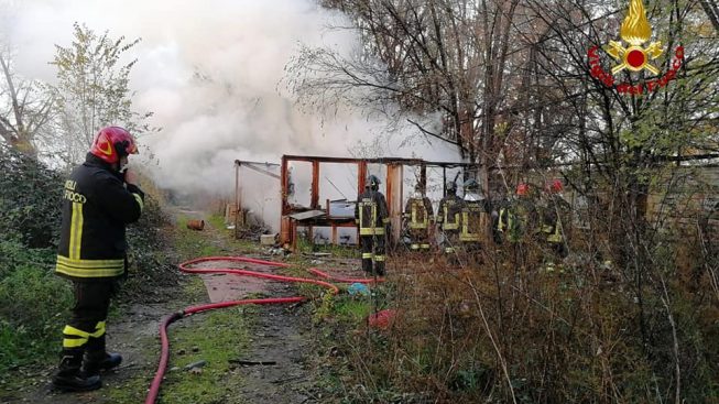incendio-strada-portone-torino-1