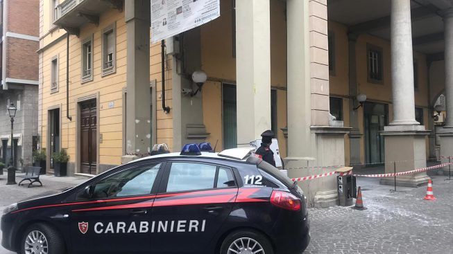 Via-Emilia-Tortona-carabinieri-distacco-intonaco-3