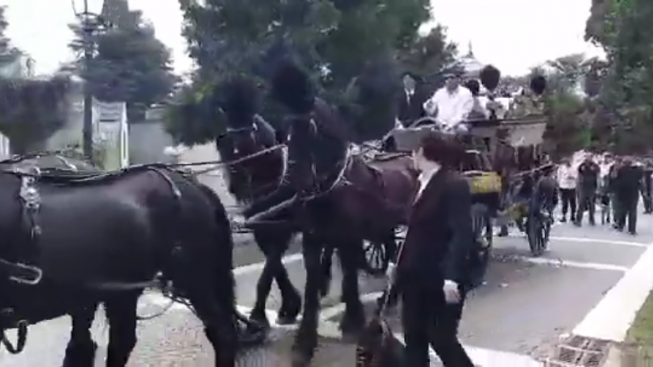 video-funerale-rom-cavalli-carrozza
