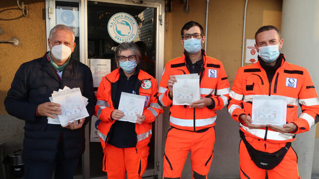 Volontari-Croce-Bianca-Orbassano-donazione-Uniqlo