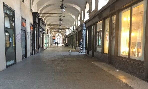 https://www.quotidianopiemontese.it/wp-content/uploads/2021/03/via-po-vuota-qp-e1721805255468-590x354.jpg