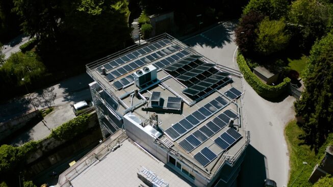 L’EDIFICIO DI PINEROLO, PRIMA COMUNITA’ ENERGETICA RINNOVABILE CONDOMINIALE D’ITALIA