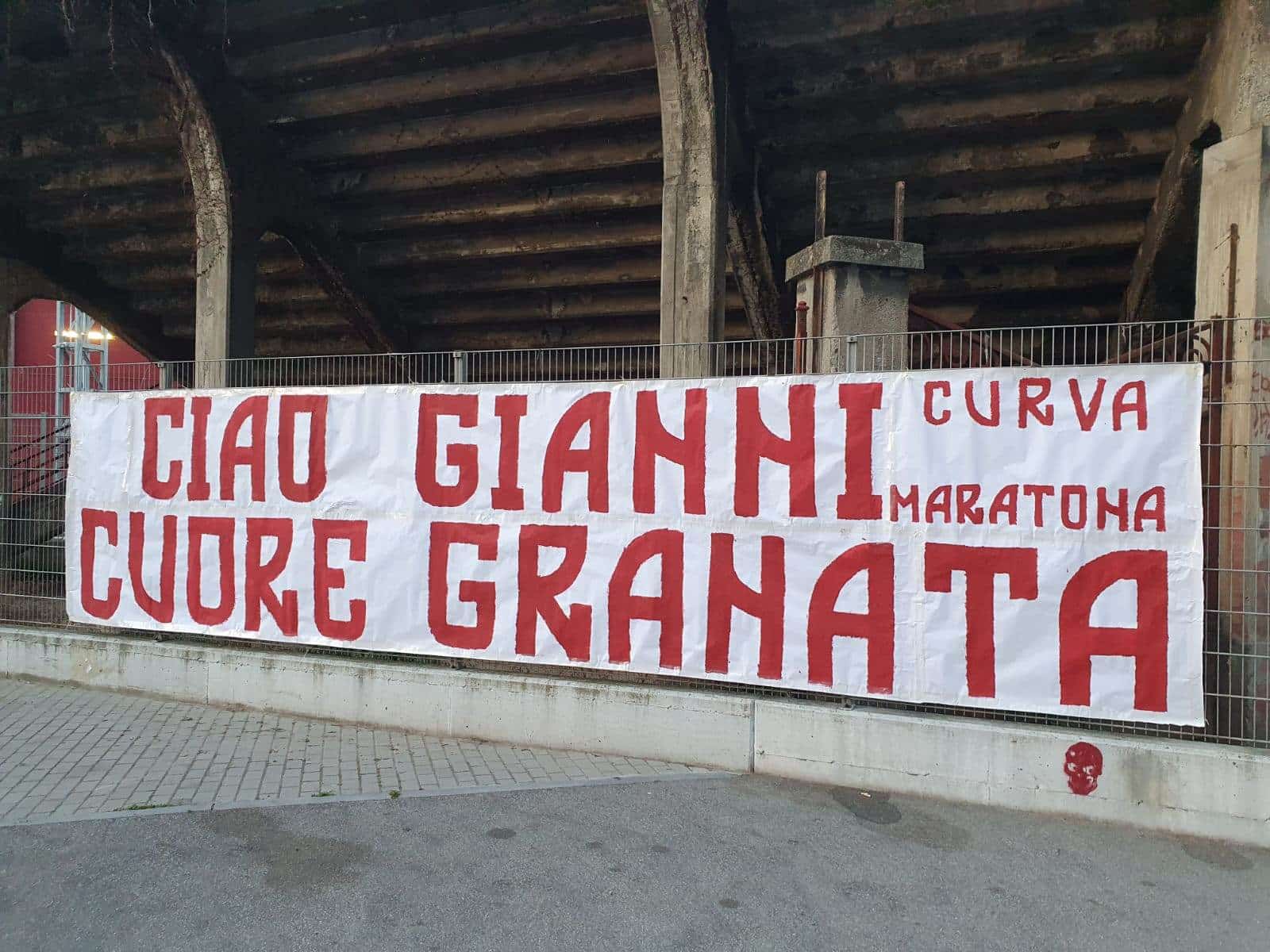 striscione gianni minà curva maratona toro torino stadio filadelfia