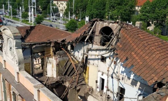 https://www.quotidianopiemontese.it/wp-content/uploads/2023/06/crollo-tetto-stazione-porta-susa-15-giugno-2023-vigili-del-fuoco-3-590x354.jpeg