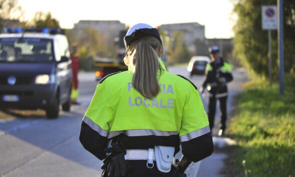 https://www.quotidianopiemontese.it/wp-content/uploads/2023/07/Polizia-Locale-590x354.jpeg