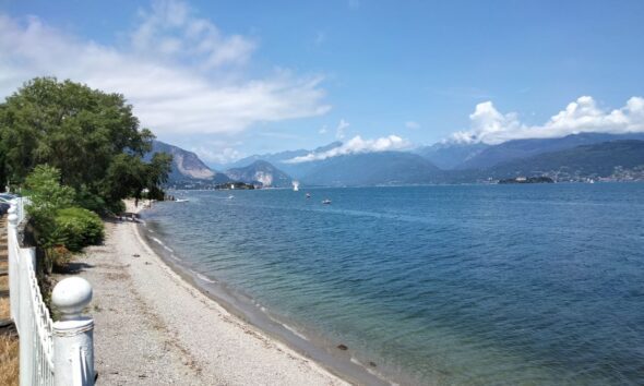https://www.quotidianopiemontese.it/wp-content/uploads/2023/07/lago-maggiore-qp-590x354.jpg