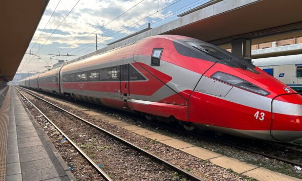 https://www.quotidianopiemontese.it/wp-content/uploads/2024/01/freccia-rossa-porta-nuova-590x354.jpeg