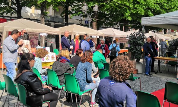 https://www.quotidianopiemontese.it/wp-content/uploads/2024/04/libri-in-piazza-rivoli-e1712397870195-590x354.jpg