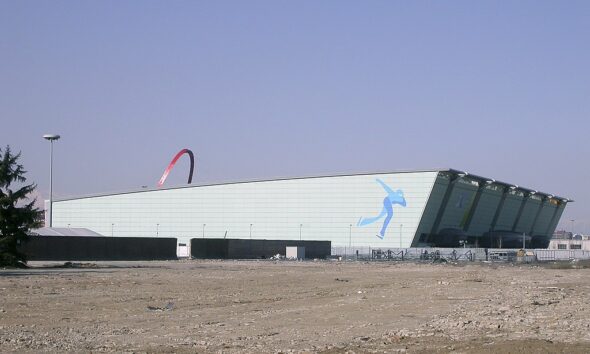 https://www.quotidianopiemontese.it/wp-content/uploads/2024/07/1024px-Oval_Lingotto_Torino_-_panoramio_3-590x354.jpg