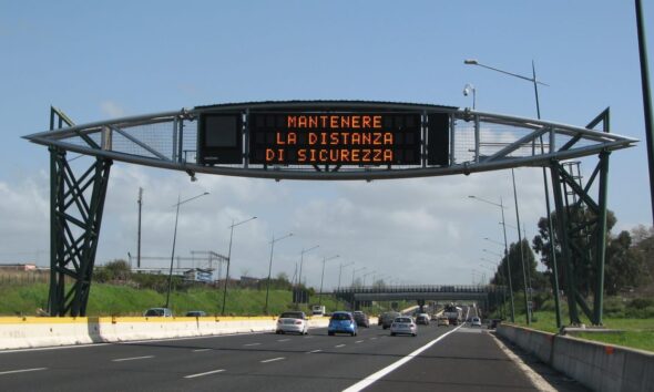 https://www.quotidianopiemontese.it/wp-content/uploads/2024/08/traffico-anas-distanze-sicurezza-590x354.jpeg