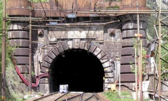https://www.quotidianopiemontese.it/wp-content/uploads/2024/08/traforo-frejus-590x354.jpg