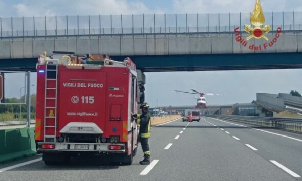 https://www.quotidianopiemontese.it/wp-content/uploads/2024/09/incidente-autostradaA4-vigilidelfuoco-590x354.jpg