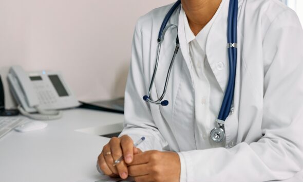 https://www.quotidianopiemontese.it/wp-content/uploads/2024/10/studio-medico-dottore-visita-590x354.jpg