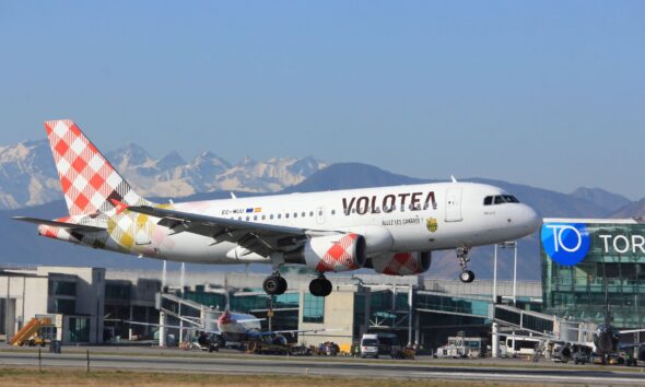 https://www.quotidianopiemontese.it/wp-content/uploads/2024/12/Volotea-a-Torino-Airport-590x354.jpg