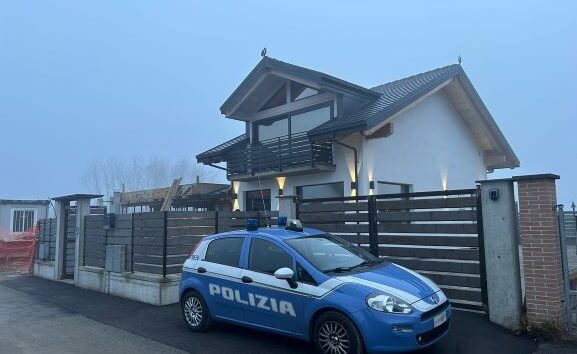https://www.quotidianopiemontese.it/wp-content/uploads/2025/02/sequestro-villa-polizia-577x354.jpeg