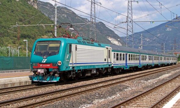 https://www.quotidianopiemontese.it/wp-content/uploads/2025/03/treno-milano-domodossola-590x354.jpg