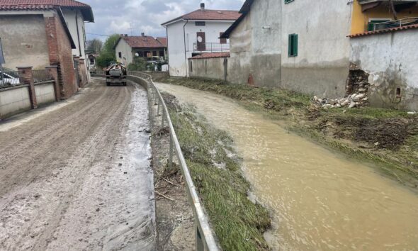 https://www.quotidianopiemontese.it/wp-content/uploads/2025/04/fango-strade-chivassese-maltempo-alluvione-3-590x354.jpg