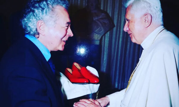 https://www.quotidianopiemontese.it/wp-content/uploads/2025/05/AdrianoStefanelli-scarpe-Papa-artigiano-novarese-590x354.jpg