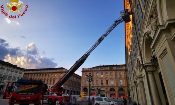https://www.quotidianopiemontese.it/wp-content/uploads/2025/05/VigilidelFuoco-piazzaSanCarlo-Torino-590x354.jpg