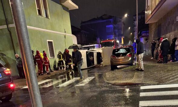https://www.quotidianopiemontese.it/wp-content/uploads/2025/05/auto-ribaltata-nichelino-590x354.jpeg