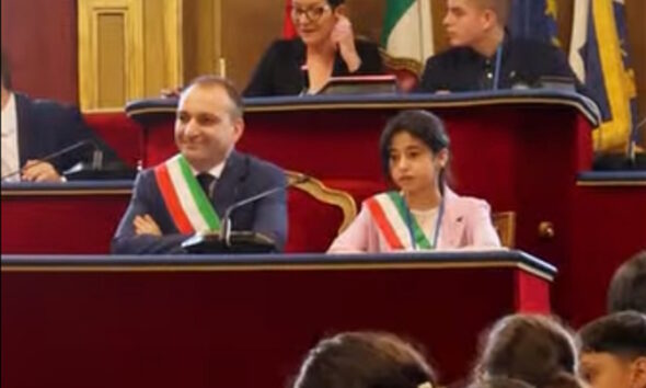 https://www.quotidianopiemontese.it/wp-content/uploads/2025/05/consiglio-comunale-ragazzi-590x354.jpg