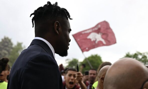 https://www.quotidianopiemontese.it/wp-content/uploads/2025/05/duvan-zapata-grande-torino-e1746378312473-590x354.jpg