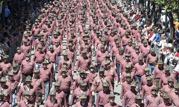 https://www.quotidianopiemontese.it/wp-content/uploads/2025/05/sfilata-alpini-asti-590x354.jpg