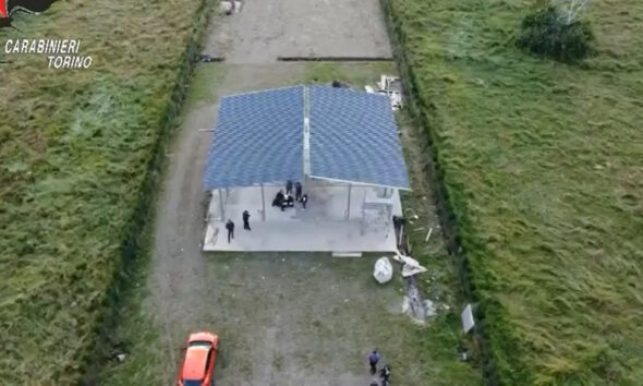 https://www.quotidianopiemontese.it/wp-content/uploads/2025/05/villa-abusiva-campo-nomadi-settimo-torinese-590x354.jpg
