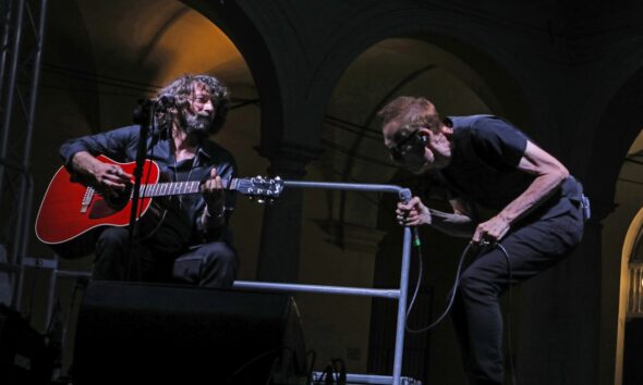 https://www.quotidianopiemontese.it/wp-content/uploads/2025/06/Mauro-Ermanno-Giovanardi-Massimo-Recalcati-Fol-Fest-Collegno-10-590x354.jpg