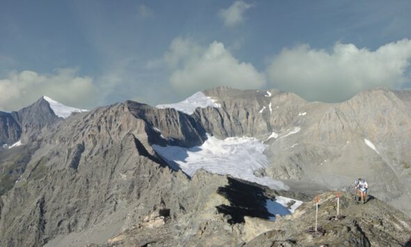 https://www.quotidianopiemontese.it/wp-content/uploads/2025/06/Vetta-Costan-e-Clapier-via-di-annibale-skyrunning-590x354.jpg
