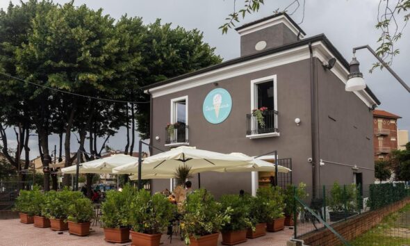 https://www.quotidianopiemontese.it/wp-content/uploads/2025/06/casa-clara-gelateria-590x354.jpg