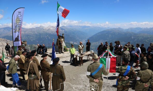 https://www.quotidianopiemontese.it/wp-content/uploads/2025/06/commemorazione_Battaglia_Chaberton_repertorio_6-590x354.jpg