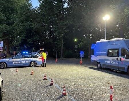 https://www.quotidianopiemontese.it/wp-content/uploads/2025/06/controlli-della-polizia-stradale-e1750484176916-450x354.jpg