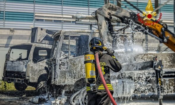 https://www.quotidianopiemontese.it/wp-content/uploads/2025/06/incendio-moncalieri-590x354.jpeg