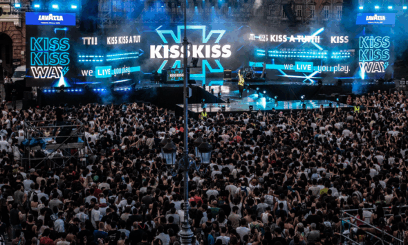 https://www.quotidianopiemontese.it/wp-content/uploads/2025/06/kiss-kiss-way-torino-590x354.png
