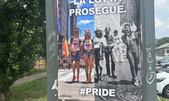 https://www.quotidianopiemontese.it/wp-content/uploads/2025/06/manifesto-pride-andrea-villa-590x354.jpg