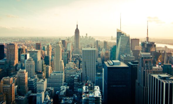 https://www.quotidianopiemontese.it/wp-content/uploads/2025/06/newyork-590x354.jpg