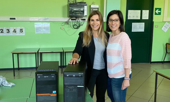 https://www.quotidianopiemontese.it/wp-content/uploads/2025/06/verbania-computer-donati-scuola-peron-590x354.jpg