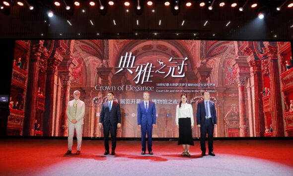 https://www.quotidianopiemontese.it/wp-content/uploads/2025/07/crown-of-elegance-guandong-museum-590x354.jpg