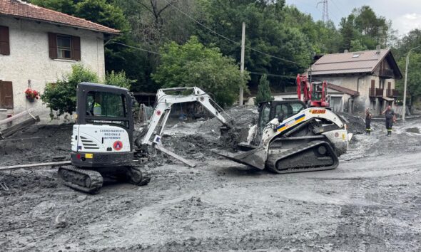 https://www.quotidianopiemontese.it/wp-content/uploads/2025/07/esondazione-bardonecchia-2-590x354.jpeg