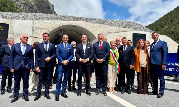 https://www.quotidianopiemontese.it/wp-content/uploads/2025/07/inaugurazione-tunnel-bis-frejus-590x354.jpg