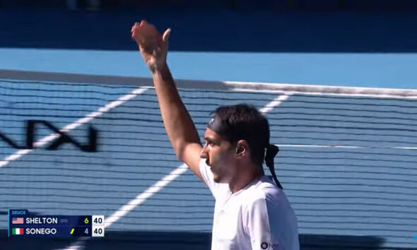 https://www.quotidianopiemontese.it/wp-content/uploads/2025/07/lorenzo-sonego-shelton-Australian-Open-590x354.jpg