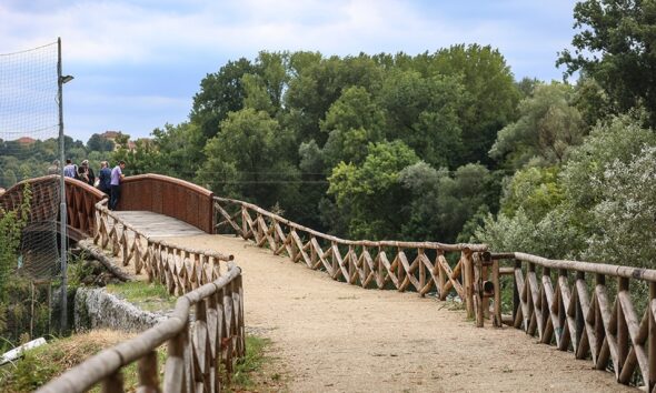 https://www.quotidianopiemontese.it/wp-content/uploads/2025/07/percorso-ciclo-pedonale-del-parco-del-Fioccardo-590x354.jpg