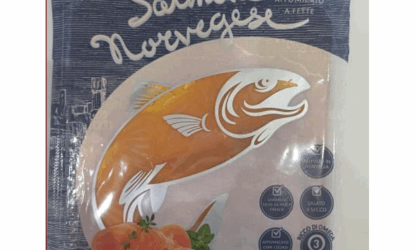 https://www.quotidianopiemontese.it/wp-content/uploads/2025/07/salmone-affumicato-590x354.png