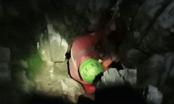 https://www.quotidianopiemontese.it/wp-content/uploads/2025/07/speleologo-bloccato-soccorso-alpino-590x354.png