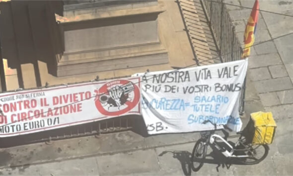 https://www.quotidianopiemontese.it/wp-content/uploads/2025/07/striscioni-proteste-rider-e-motociclisti-comune-di-torino-590x354.jpg
